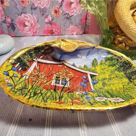 DECOUPAGE CLAM SHELL DECOUPAGE RED BARN TRINKET DISH - Picture 5 of 8